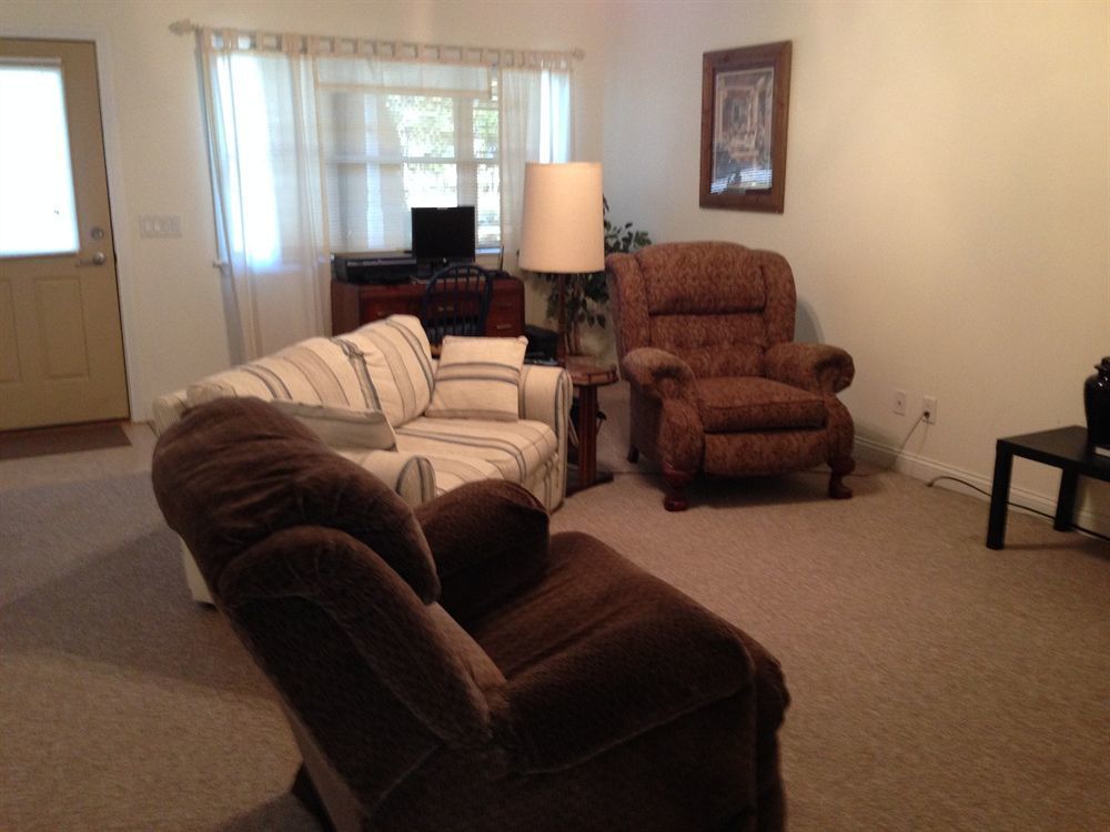 Отель Pleasant Grove Farm Llc Lyons Экстерьер фото